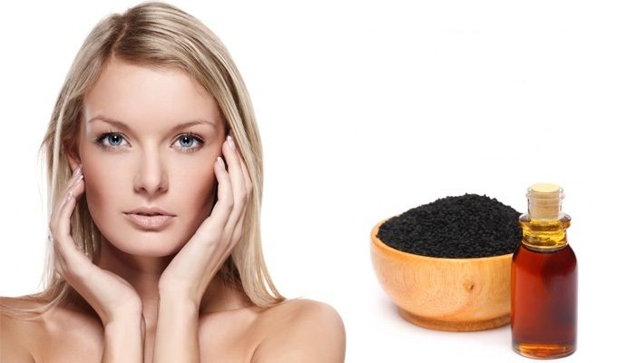 maski-s-maslom-chernogo-tmina-pomogut-vernut-molodost-kozhe-9146561
